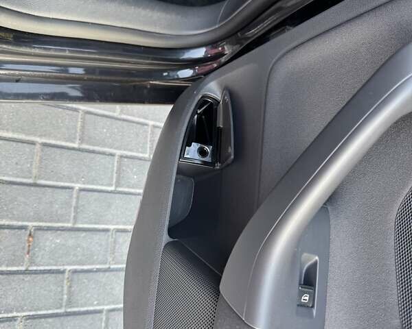 Черный Фольксваген Гольф, объемом двигателя 1.39 л и пробегом 191 тыс. км за 6700 $, фото 12 на Automoto.ua