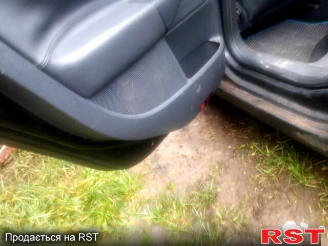 Черный Фольксваген Гольф, объемом двигателя 1.6 л и пробегом 178 тыс. км за 4200 $, фото 5 на Automoto.ua