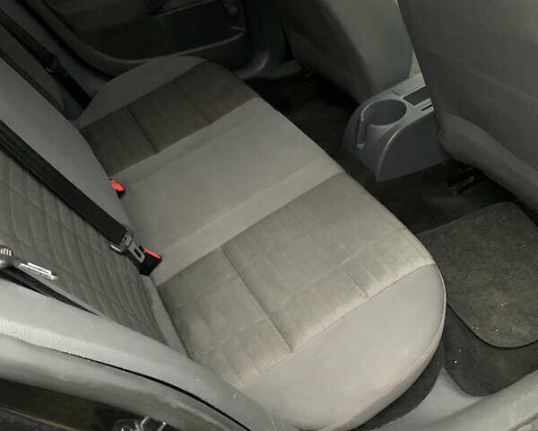 Черный Фольксваген Гольф, объемом двигателя 1.6 л и пробегом 231 тыс. км за 6200 $, фото 8 на Automoto.ua