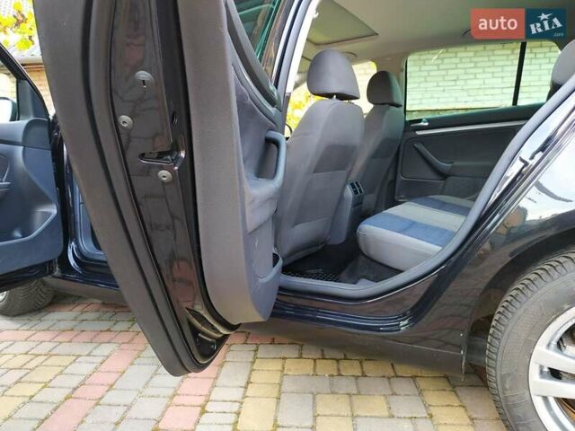 Черный Фольксваген Гольф, объемом двигателя 0 л и пробегом 206 тыс. км за 6400 $, фото 23 на Automoto.ua