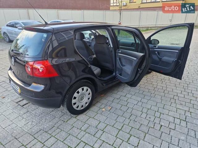 Черный Фольксваген Гольф, объемом двигателя 1.6 л и пробегом 255 тыс. км за 5950 $, фото 39 на Automoto.ua