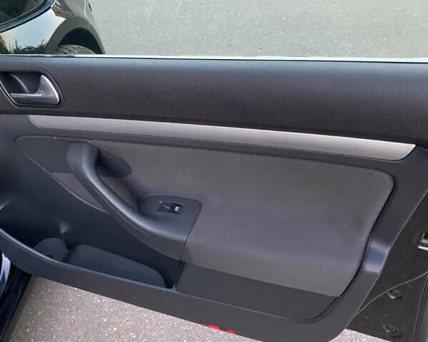 Черный Фольксваген Гольф, объемом двигателя 1.6 л и пробегом 185 тыс. км за 6600 $, фото 10 на Automoto.ua