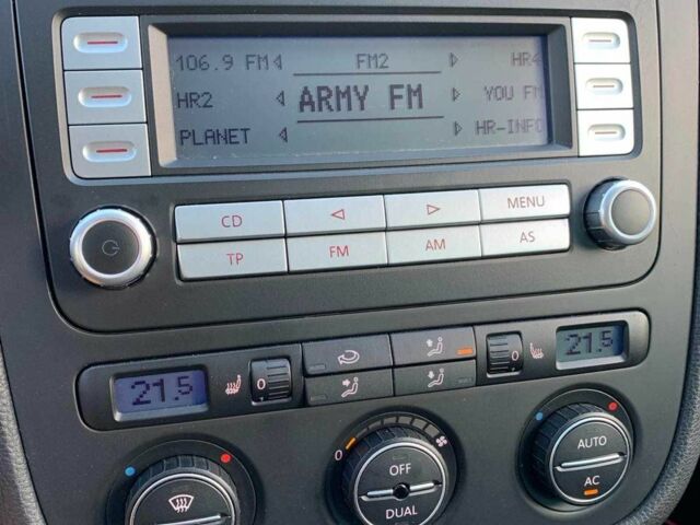 Черный Фольксваген Гольф, объемом двигателя 1.4 л и пробегом 189 тыс. км за 6500 $, фото 16 на Automoto.ua