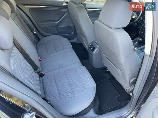 Черный Фольксваген Гольф, объемом двигателя 1.4 л и пробегом 217 тыс. км за 7750 $, фото 24 на Automoto.ua