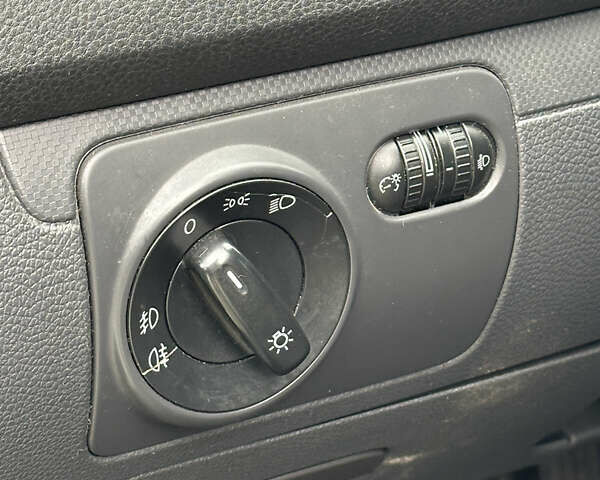 Черный Фольксваген Гольф, объемом двигателя 1.6 л и пробегом 250 тыс. км за 6100 $, фото 8 на Automoto.ua