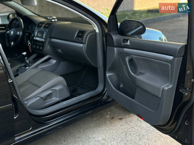 Чорний Фольксваген Гольф, об'ємом двигуна 1.39 л та пробігом 239 тис. км за 5950 $, фото 21 на Automoto.ua