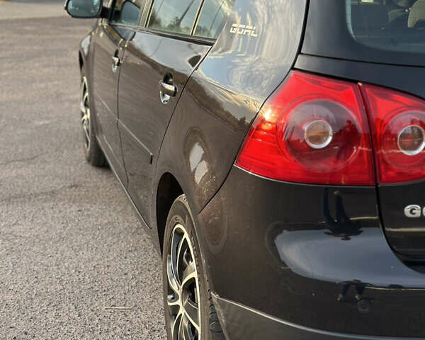 Черный Фольксваген Гольф, объемом двигателя 1.6 л и пробегом 232 тыс. км за 5750 $, фото 12 на Automoto.ua