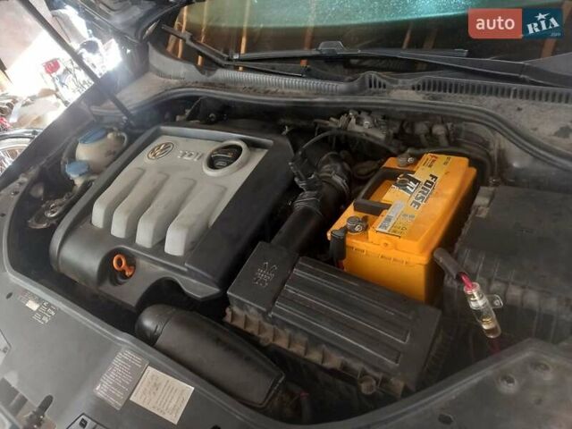 Черный Фольксваген Гольф, объемом двигателя 1.9 л и пробегом 257 тыс. км за 6650 $, фото 39 на Automoto.ua