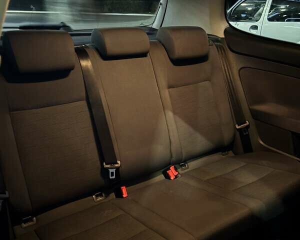 Черный Фольксваген Гольф, объемом двигателя 1.39 л и пробегом 193 тыс. км за 4700 $, фото 20 на Automoto.ua