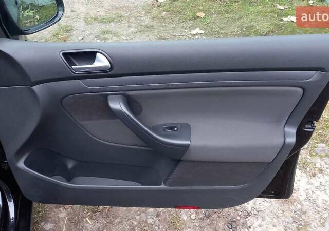 Черный Фольксваген Гольф, объемом двигателя 1.6 л и пробегом 246 тыс. км за 5099 $, фото 21 на Automoto.ua