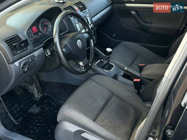 Чорний Фольксваген Гольф, об'ємом двигуна 1.39 л та пробігом 239 тис. км за 5950 $, фото 15 на Automoto.ua