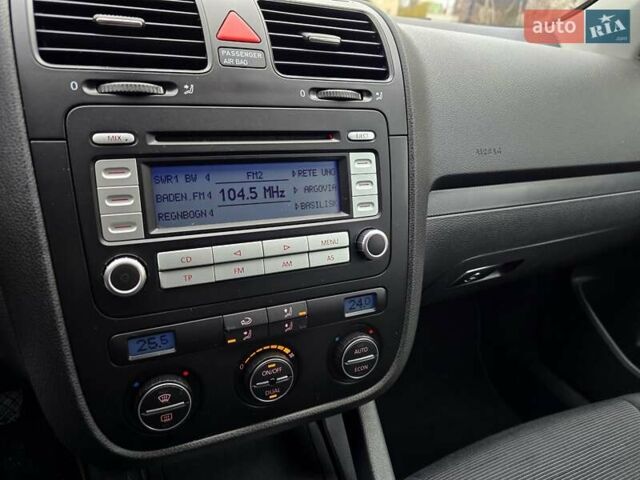 Чорний Фольксваген Гольф, об'ємом двигуна 1.6 л та пробігом 230 тис. км за 6450 $, фото 113 на Automoto.ua