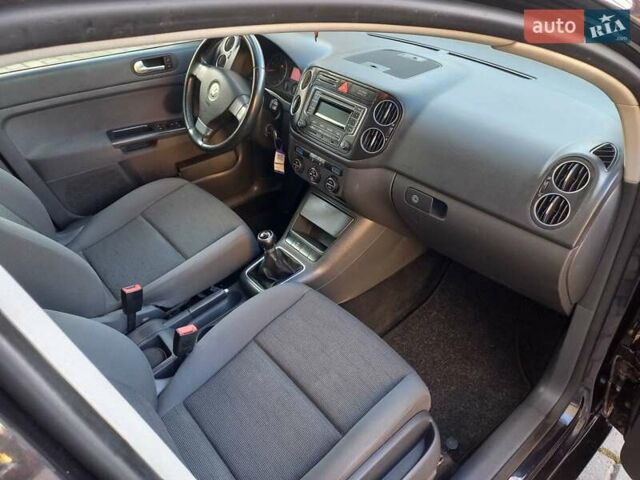 Черный Фольксваген Гольф, объемом двигателя 1.6 л и пробегом 200 тыс. км за 5650 $, фото 23 на Automoto.ua