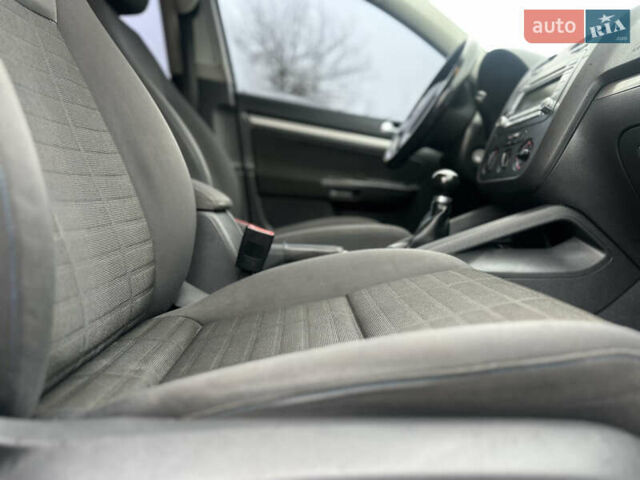 Чорний Фольксваген Гольф, об'ємом двигуна 1.6 л та пробігом 251 тис. км за 6299 $, фото 15 на Automoto.ua