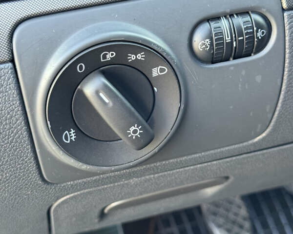 Черный Фольксваген Гольф, объемом двигателя 1.6 л и пробегом 260 тыс. км за 6100 $, фото 25 на Automoto.ua