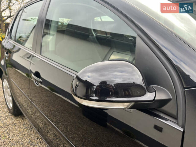 Черный Фольксваген Гольф, объемом двигателя 1.6 л и пробегом 253 тыс. км за 6250 $, фото 50 на Automoto.ua