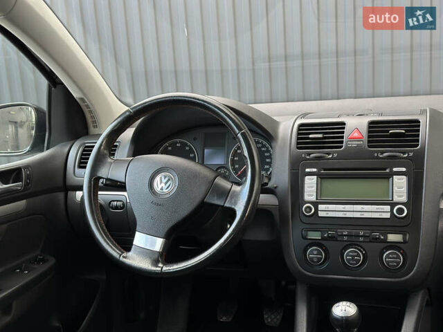 Черный Фольксваген Гольф, объемом двигателя 1.4 л и пробегом 191 тыс. км за 5590 $, фото 6 на Automoto.ua