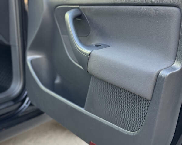 Черный Фольксваген Гольф, объемом двигателя 1.6 л и пробегом 260 тыс. км за 6100 $, фото 31 на Automoto.ua