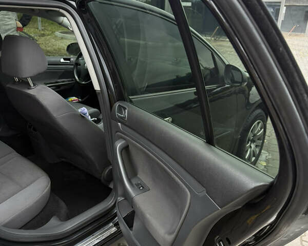 Черный Фольксваген Гольф, объемом двигателя 1.6 л и пробегом 243 тыс. км за 6300 $, фото 30 на Automoto.ua