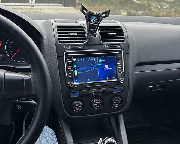 Черный Фольксваген Гольф, объемом двигателя 1.6 л и пробегом 244 тыс. км за 5799 $, фото 5 на Automoto.ua