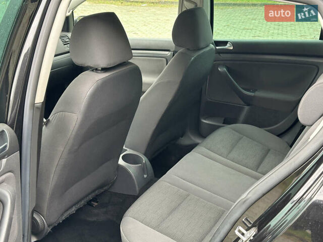 Черный Фольксваген Гольф, объемом двигателя 1.6 л и пробегом 250 тыс. км за 6100 $, фото 11 на Automoto.ua