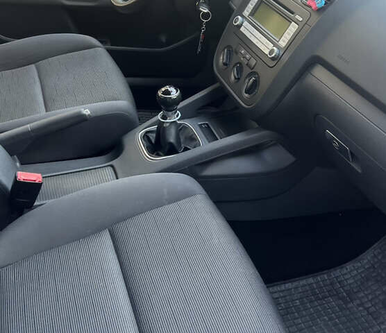 Чорний Фольксваген Гольф, об'ємом двигуна 1.39 л та пробігом 240 тис. км за 5000 $, фото 8 на Automoto.ua