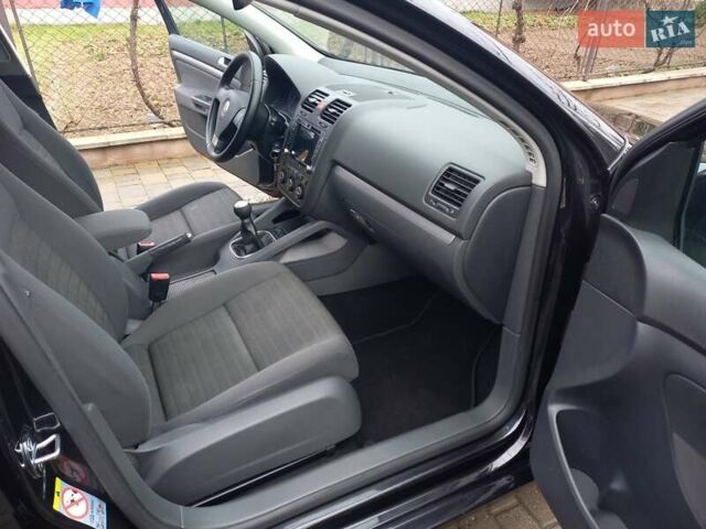 Черный Фольксваген Гольф, объемом двигателя 1.4 л и пробегом 207 тыс. км за 5700 $, фото 6 на Automoto.ua