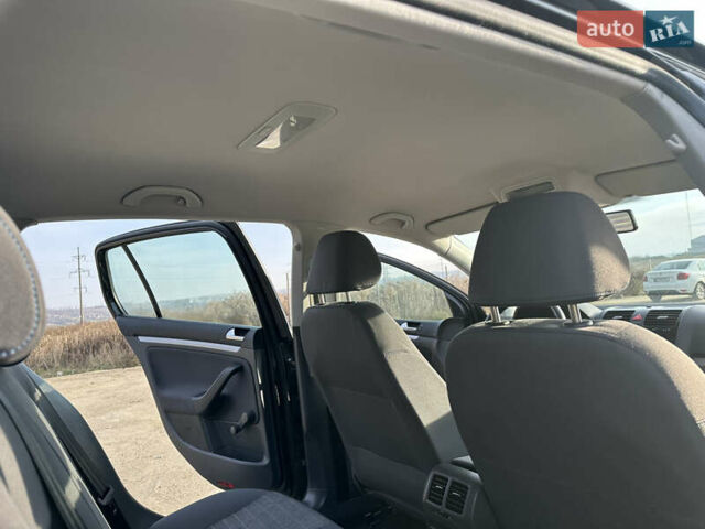 Черный Фольксваген Гольф, объемом двигателя 1.6 л и пробегом 227 тыс. км за 6299 $, фото 38 на Automoto.ua