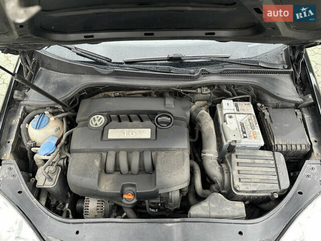 Черный Фольксваген Гольф, объемом двигателя 1.6 л и пробегом 250 тыс. км за 6100 $, фото 6 на Automoto.ua