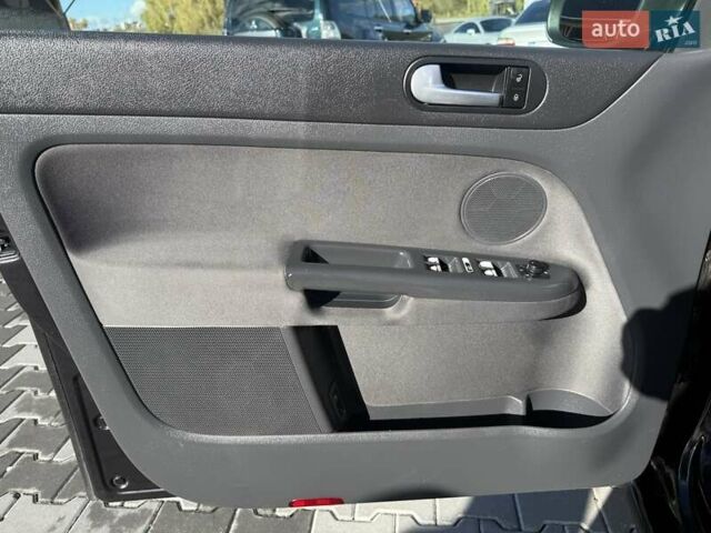 Черный Фольксваген Гольф, объемом двигателя 1.6 л и пробегом 280 тыс. км за 4950 $, фото 15 на Automoto.ua