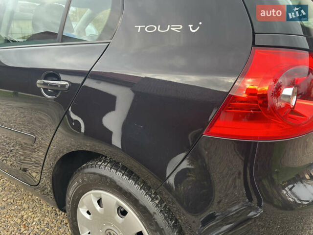 Черный Фольксваген Гольф, объемом двигателя 1.6 л и пробегом 253 тыс. км за 6250 $, фото 54 на Automoto.ua