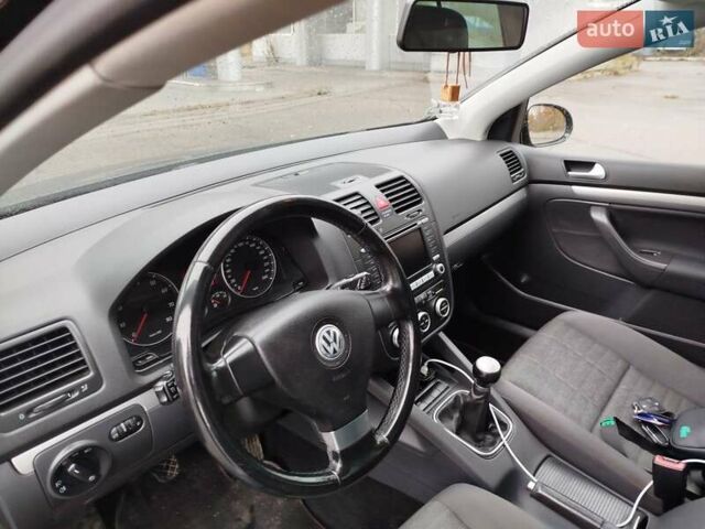Черный Фольксваген Гольф, объемом двигателя 1.6 л и пробегом 205 тыс. км за 6200 $, фото 14 на Automoto.ua