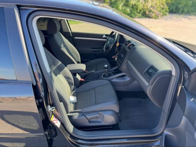 Черный Фольксваген Гольф, объемом двигателя 1.6 л и пробегом 191 тыс. км за 7900 $, фото 9 на Automoto.ua