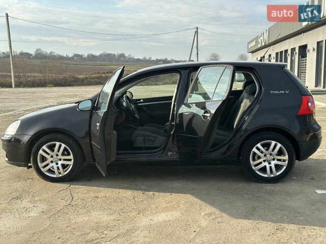 Черный Фольксваген Гольф, объемом двигателя 1.6 л и пробегом 227 тыс. км за 6299 $, фото 26 на Automoto.ua