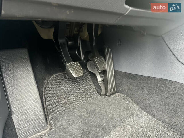 Черный Фольксваген Гольф, объемом двигателя 1.6 л и пробегом 253 тыс. км за 6250 $, фото 72 на Automoto.ua