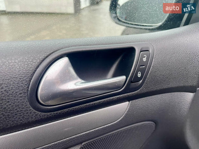 Чорний Фольксваген Гольф, об'ємом двигуна 1.6 л та пробігом 197 тис. км за 5850 $, фото 24 на Automoto.ua