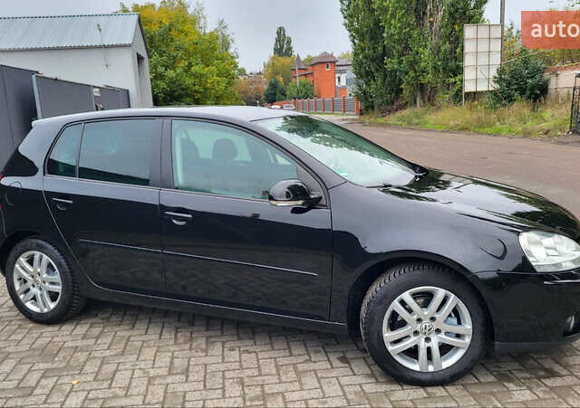 Черный Фольксваген Гольф, объемом двигателя 1.6 л и пробегом 237 тыс. км за 6500 $, фото 4 на Automoto.ua
