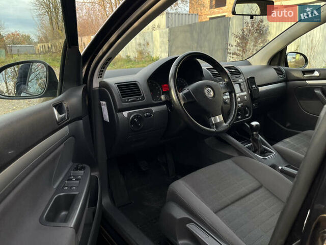 Черный Фольксваген Гольф, объемом двигателя 1.6 л и пробегом 235 тыс. км за 5899 $, фото 8 на Automoto.ua