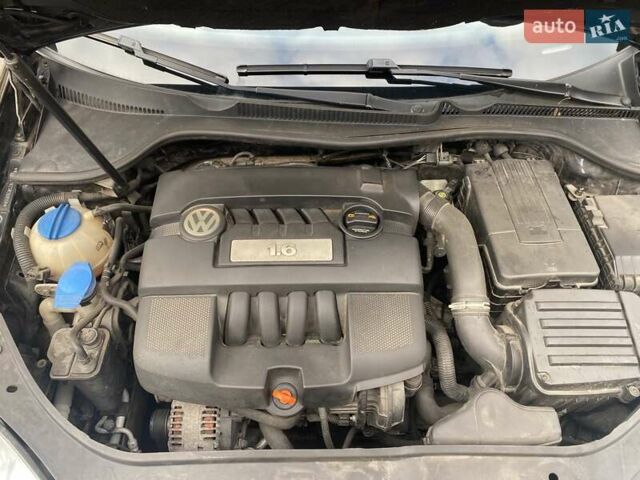 Черный Фольксваген Гольф, объемом двигателя 1.6 л и пробегом 262 тыс. км за 6100 $, фото 26 на Automoto.ua