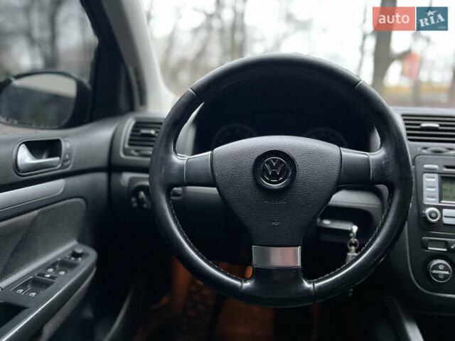 Чорний Фольксваген Гольф, об'ємом двигуна 1.6 л та пробігом 270 тис. км за 6800 $, фото 37 на Automoto.ua