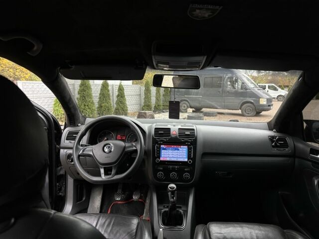 Черный Фольксваген Гольф, объемом двигателя 1.9 л и пробегом 310 тыс. км за 6800 $, фото 6 на Automoto.ua