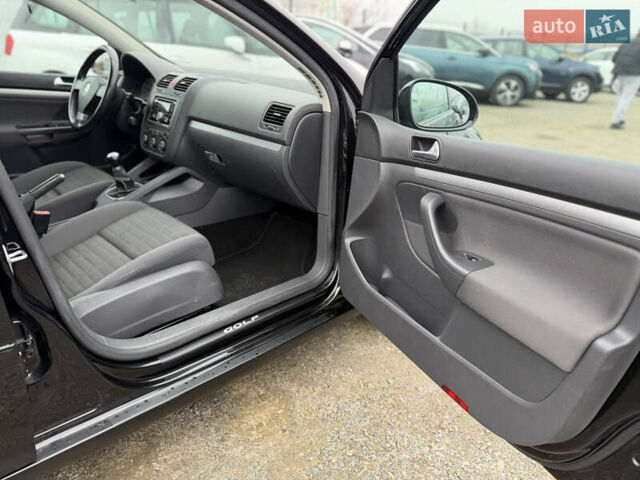 Черный Фольксваген Гольф, объемом двигателя 1.4 л и пробегом 189 тыс. км за 5650 $, фото 15 на Automoto.ua