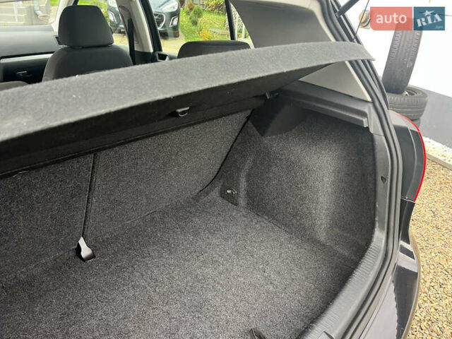 Черный Фольксваген Гольф, объемом двигателя 1.6 л и пробегом 253 тыс. км за 6250 $, фото 89 на Automoto.ua