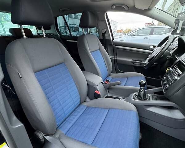 Черный Фольксваген Гольф, объемом двигателя 1.4 л и пробегом 252 тыс. км за 6200 $, фото 18 на Automoto.ua