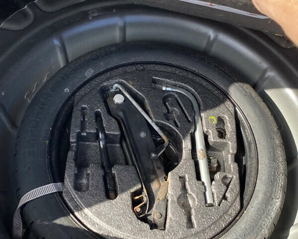 Черный Фольксваген Гольф, объемом двигателя 1.6 л и пробегом 274 тыс. км за 6200 $, фото 11 на Automoto.ua