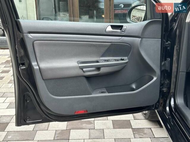 Черный Фольксваген Гольф, объемом двигателя 1.6 л и пробегом 196 тыс. км за 6200 $, фото 19 на Automoto.ua