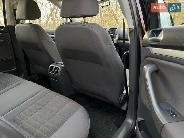 Черный Фольксваген Гольф, объемом двигателя 1.6 л и пробегом 235 тыс. км за 5899 $, фото 12 на Automoto.ua