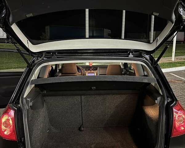 Черный Фольксваген Гольф, объемом двигателя 1.39 л и пробегом 193 тыс. км за 4700 $, фото 14 на Automoto.ua