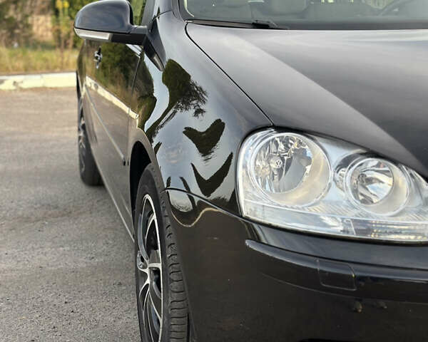 Черный Фольксваген Гольф, объемом двигателя 1.6 л и пробегом 232 тыс. км за 5750 $, фото 3 на Automoto.ua