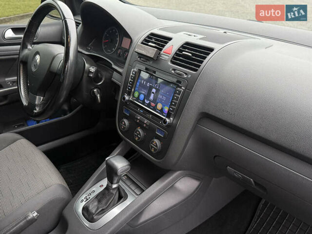 Черный Фольксваген Гольф, объемом двигателя 1.6 л и пробегом 173 тыс. км за 7000 $, фото 30 на Automoto.ua